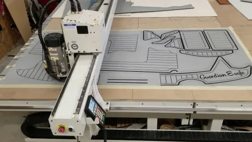 Maszyna CNC wycinająca pokład z pianki EVA - NauticDeck